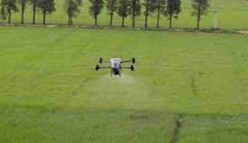 topic4 image representing a drone spraying liquid on a green field
